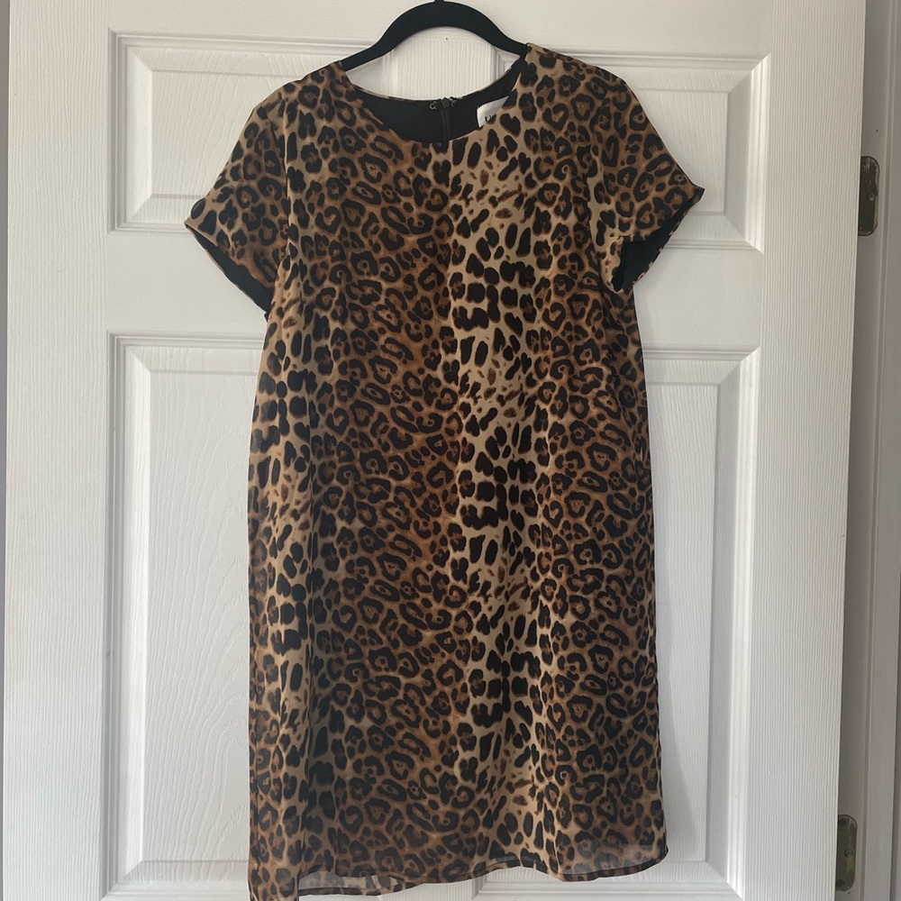 Line & Dot Leopard Print Short Sleeve Dress - M